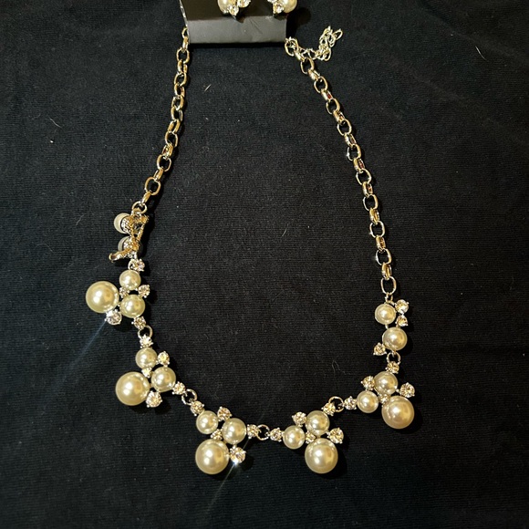 Sliver pearl and diamond necklace with earrings - Picture 2 of 3